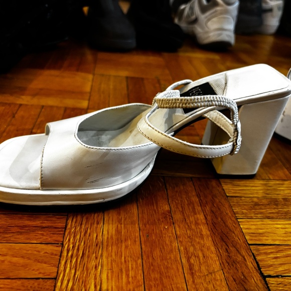 Pegabo White Women's Heels - Picture 4 of 8